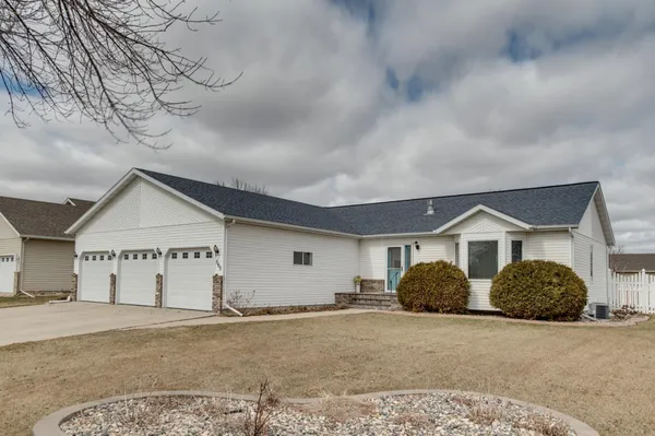 $469,000 | 560 41st Avenue South, Moorhead, MN 56560