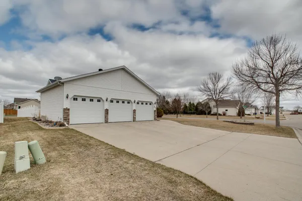 $449,900 | 560 41st Avenue South, Moorhead, MN 56560