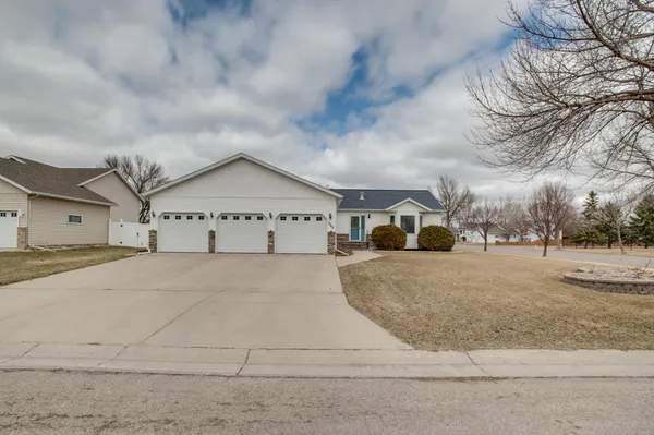 $449,900 | 560 41st Avenue South, Moorhead, MN 56560