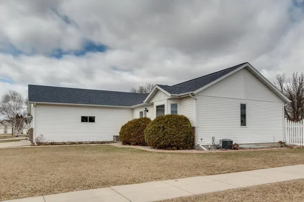 $449,900 | 560 41st Avenue South, Moorhead, MN 56560