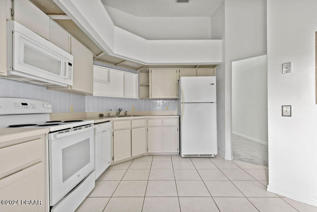 596 North Nova Road, Unit 306 Ormond Beach, FL 32174 - Photo 12 of 36 BFRR9985