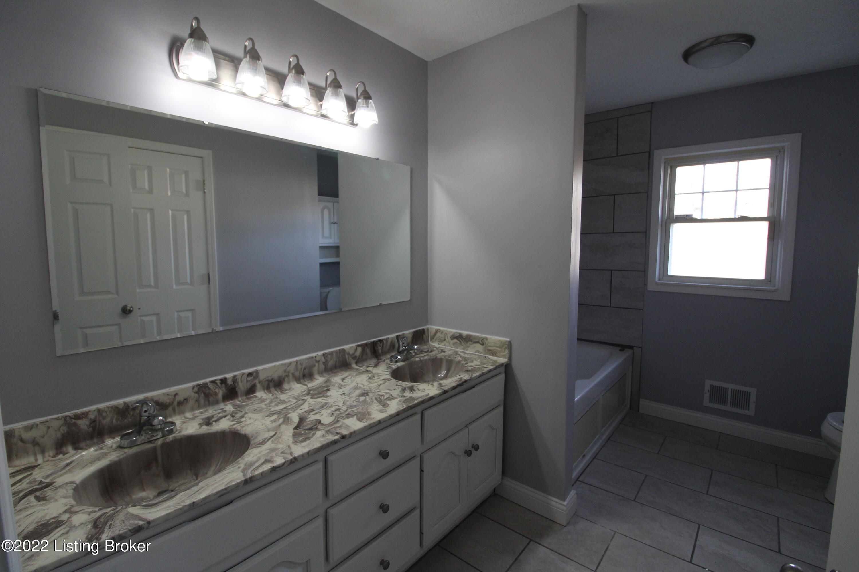 1492 Flatlick Road Mount Washington, KY 40047 - Photo 20 of 38 IMG_3982