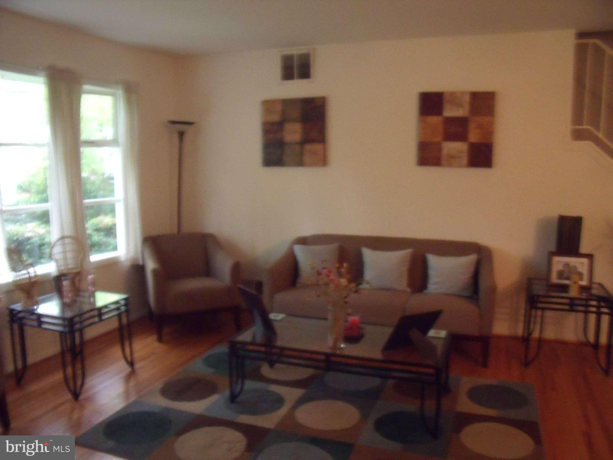 6519 Rivington Road Springfield, VA 22152 - Photo 3 of 22 Living Room
