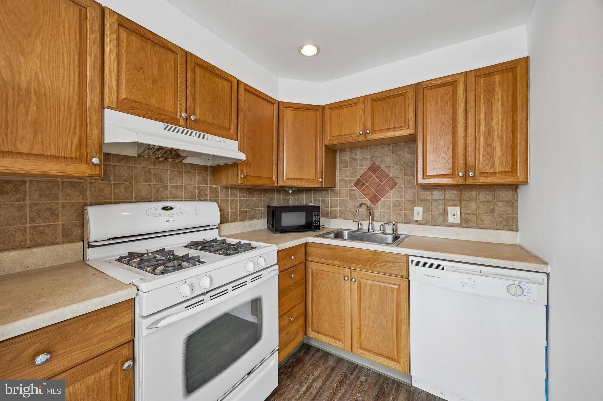 924 Fairfax Road Drexel Hill, PA 19026 - Photo 14 of 26