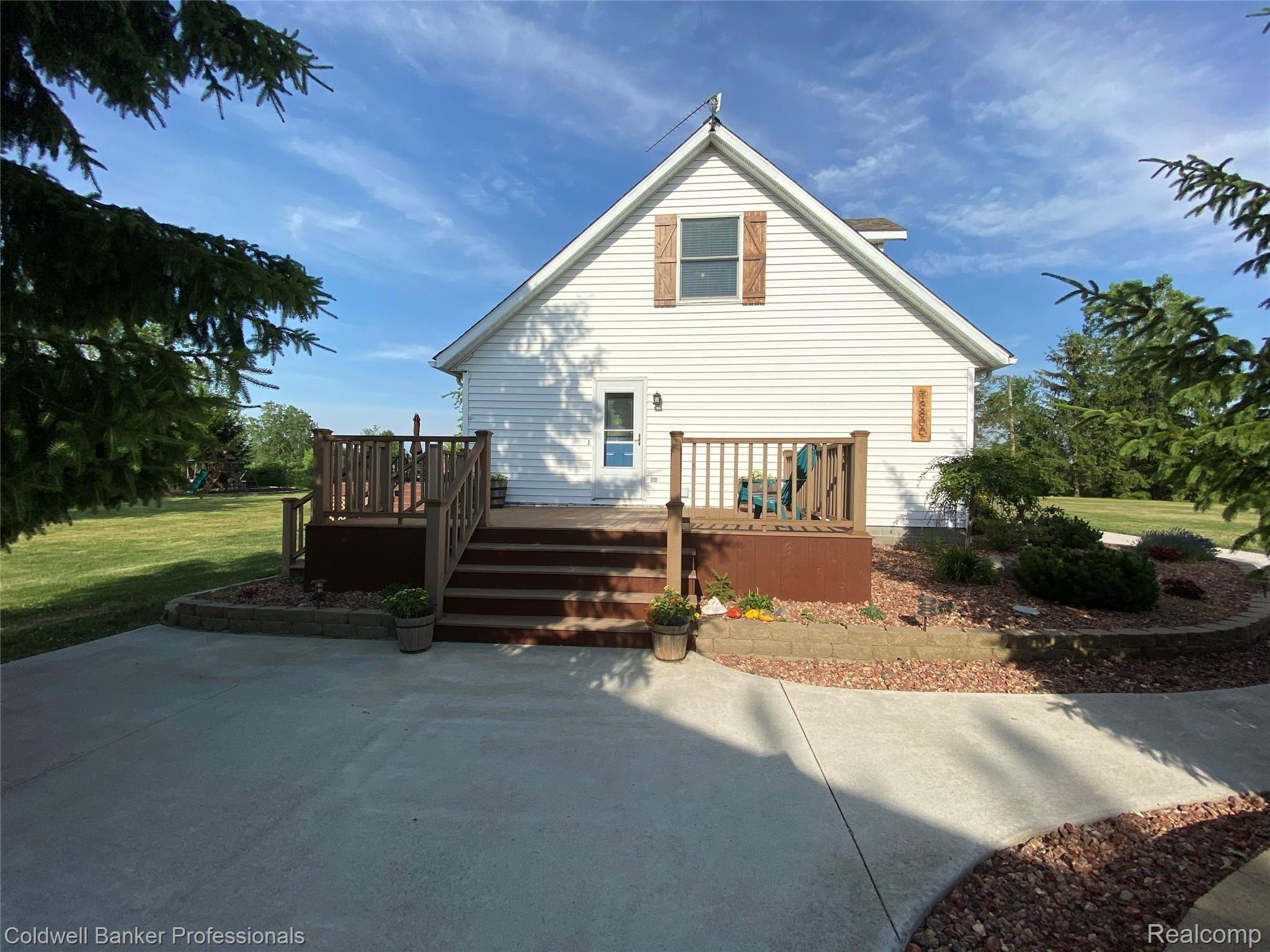 13800 Burt Road Capac, MI 48014 - Photo 5 of 39 43522D68-2627-410E-9610-0A4710EC3F5A.jpeg