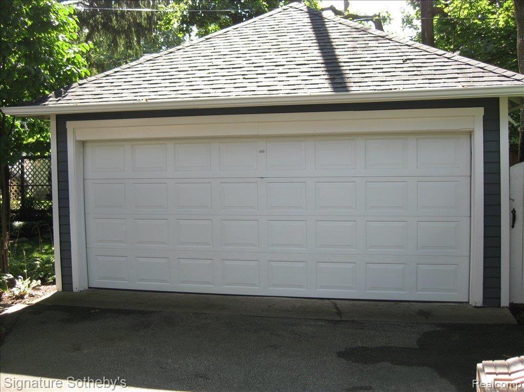 1058 Floyd Street Birmingham, MI 48009 - Photo 22 of 22 Garage