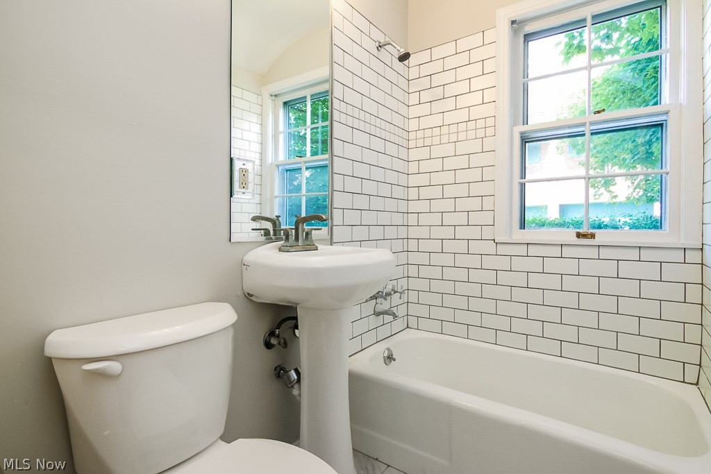 16809 Holbrook Road Cleveland, OH 44120 - Photo 19 of 34