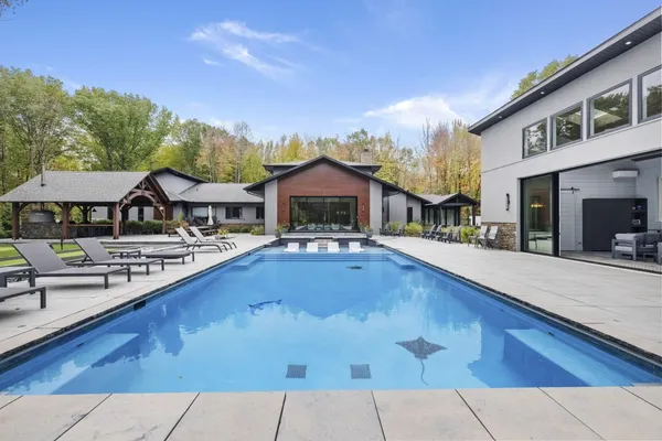 $5,750,000 | 6941 Youngren Road, Three Oaks, MI 49128