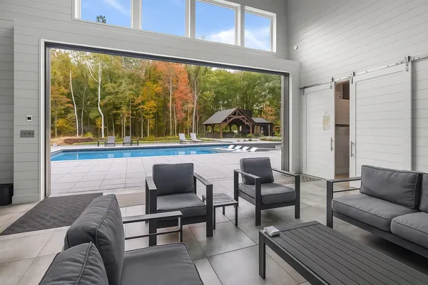 $5,750,000 | 6941 Youngren Road, Three Oaks, MI 49128