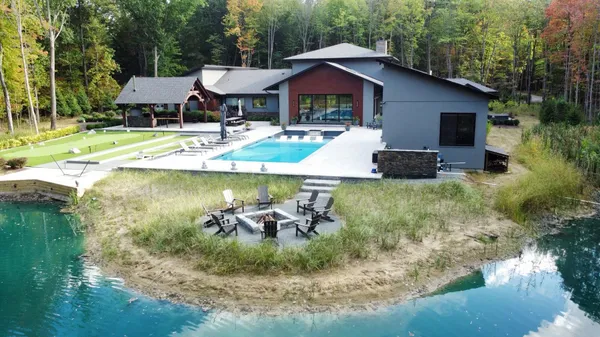 $5,750,000 | 6941 Youngren Road, Three Oaks, MI 49128