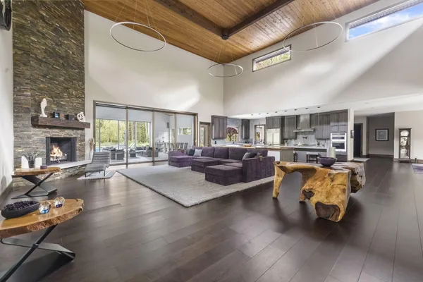 $5,750,000 | 6941 Youngren Road, Three Oaks, MI 49128