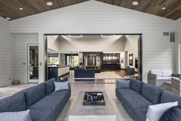 $5,750,000 | 6941 Youngren Road, Three Oaks, MI 49128