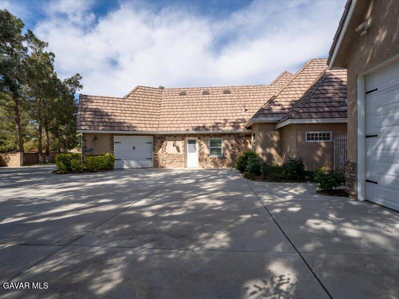 4107 Paddock Way Lancaster, CA 93536 - Photo 4 of 49 a front view of a house with a garden