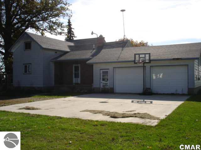2845 North Barry Road Breckenridge, MI 48615 - Photo 6 of 7 1770029-5.JPG