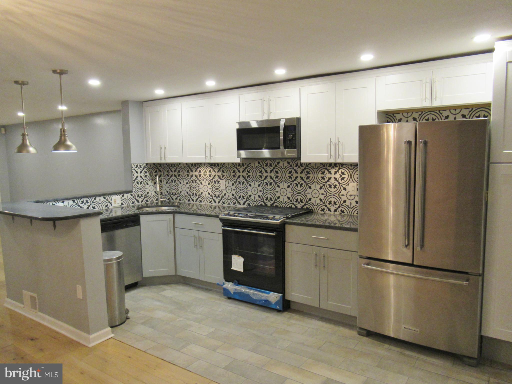 136 Golf Road Darby, PA 19023 - Photo 3 of 23