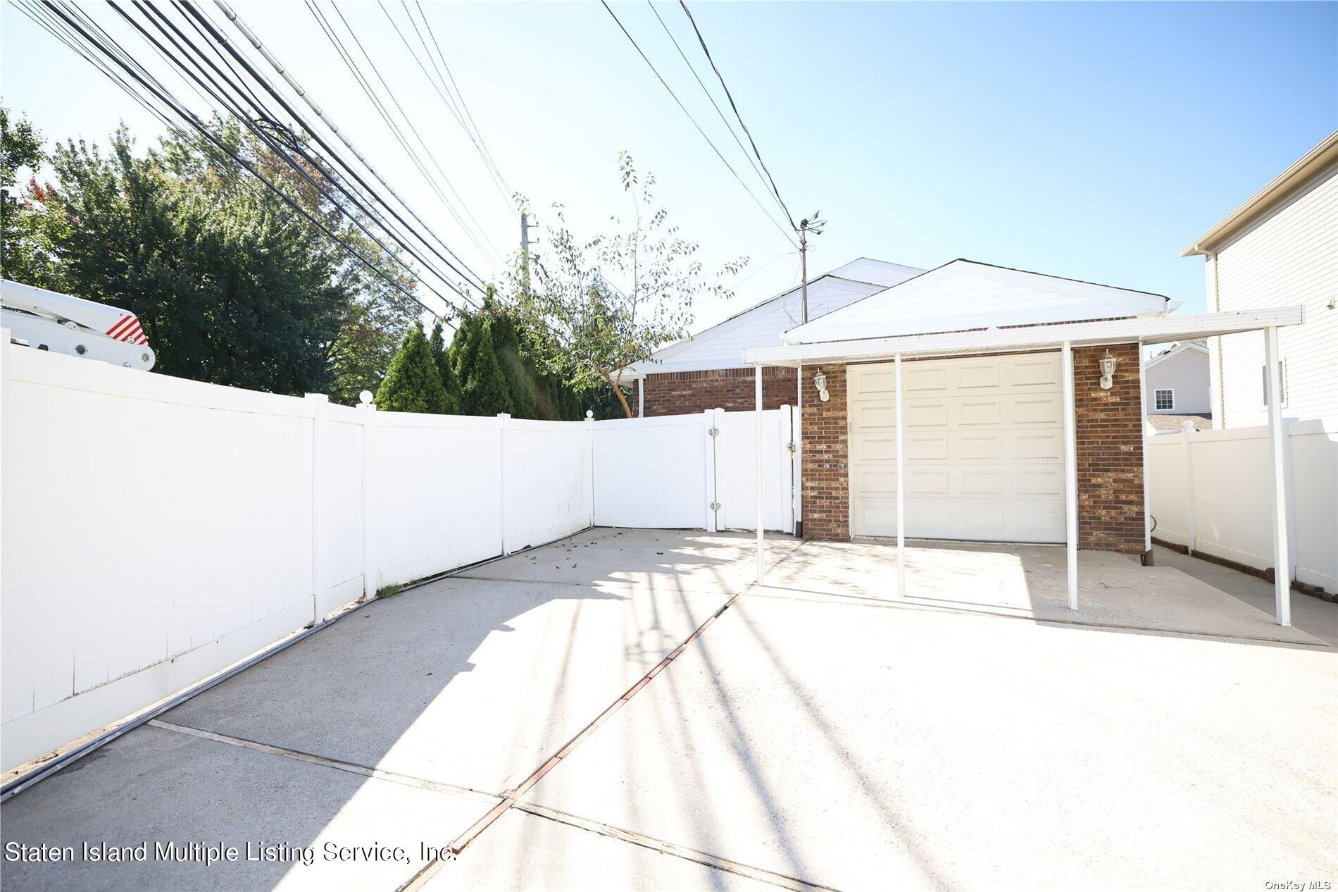 4635 Amboy Road Staten Island, NY 10312 - Photo 31 of 37 Default (18)