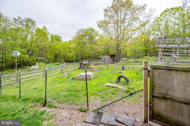 a view of an outdoor space