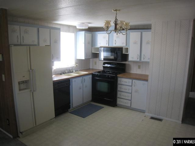 6263 Jacobs Road Fallon, NV 89406 - Photo 4 of 13 a kitchen with stainless steel appliances a sink stove and refrigerator