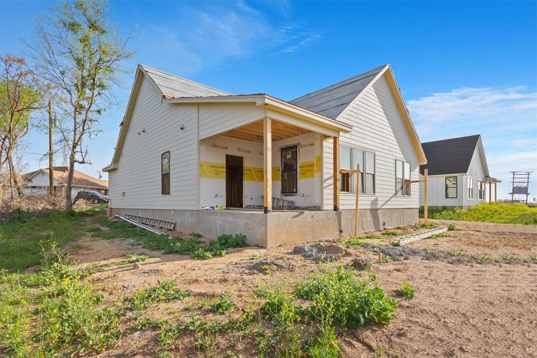 5208 Bogey Lane Waco, TX 76708 - Photo 3 of 5 a view of a house with a yard