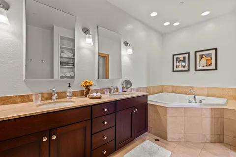 $1,220,000 | 541 East Erie Street, Unit 302, Milwaukee, WI 53202