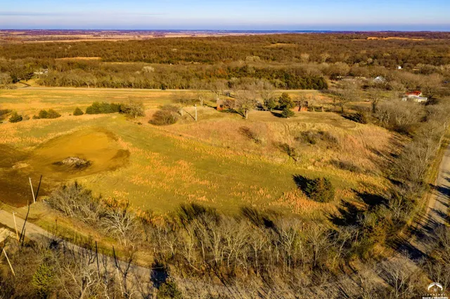 $100,000 | 1200 Southeast Stanley Road, Tecumseh, KS 66542