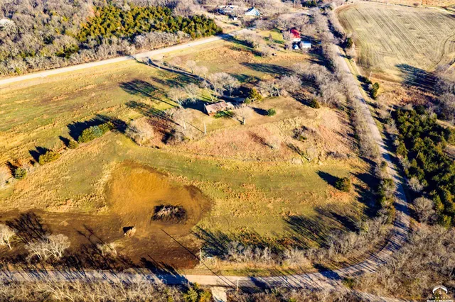 $100,000 | 1200 Southeast Stanley Road, Tecumseh, KS 66542