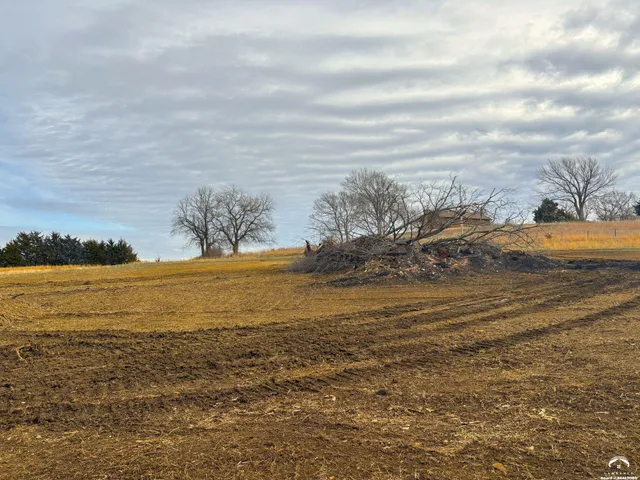 $100,000 | 1200 Southeast Stanley Road, Tecumseh, KS 66542