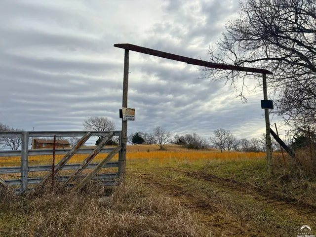 $100,000 | 1200 Southeast Stanley Road, Tecumseh, KS 66542