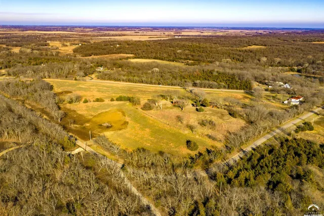 $100,000 | 1200 Southeast Stanley Road, Tecumseh, KS 66542