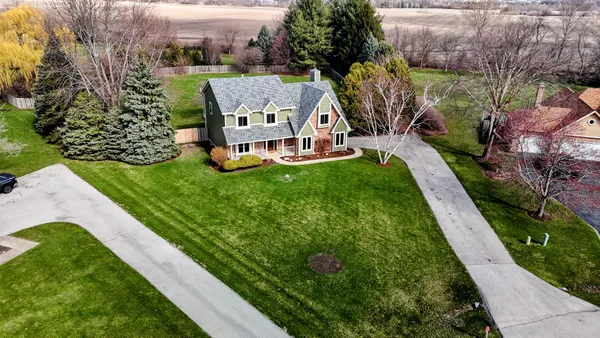 $550,000 | 2S904 Heritage Glen Court, Batavia, IL 60510