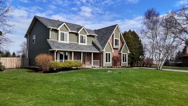 $550,000 | 2S904 Heritage Glen Court, Batavia, IL 60510