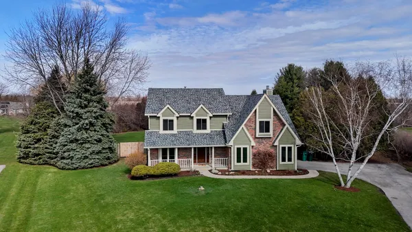 $550,000 | 2S904 Heritage Glen Court, Batavia, IL 60510