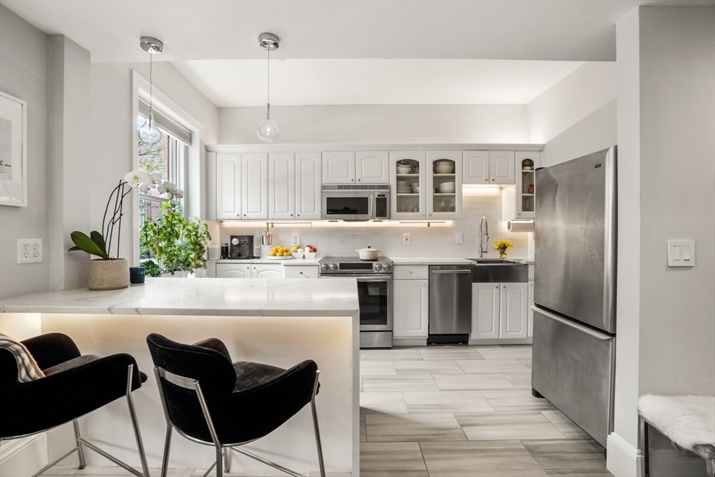 45 St Botolph Street, Unit 203 Boston, MA 02116 - Photo 5 of 17
