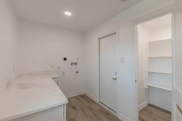 a view of utility room