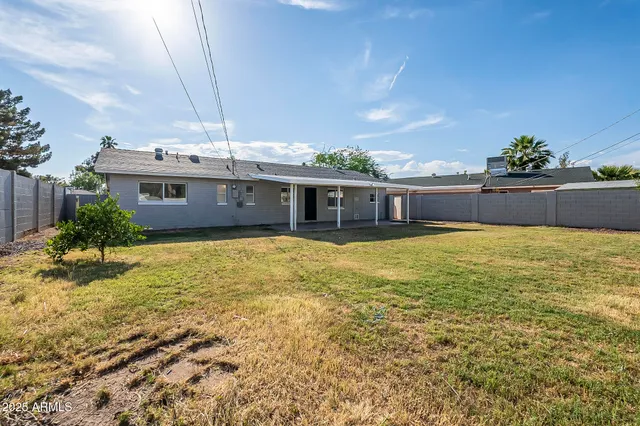a house view with swimming pool