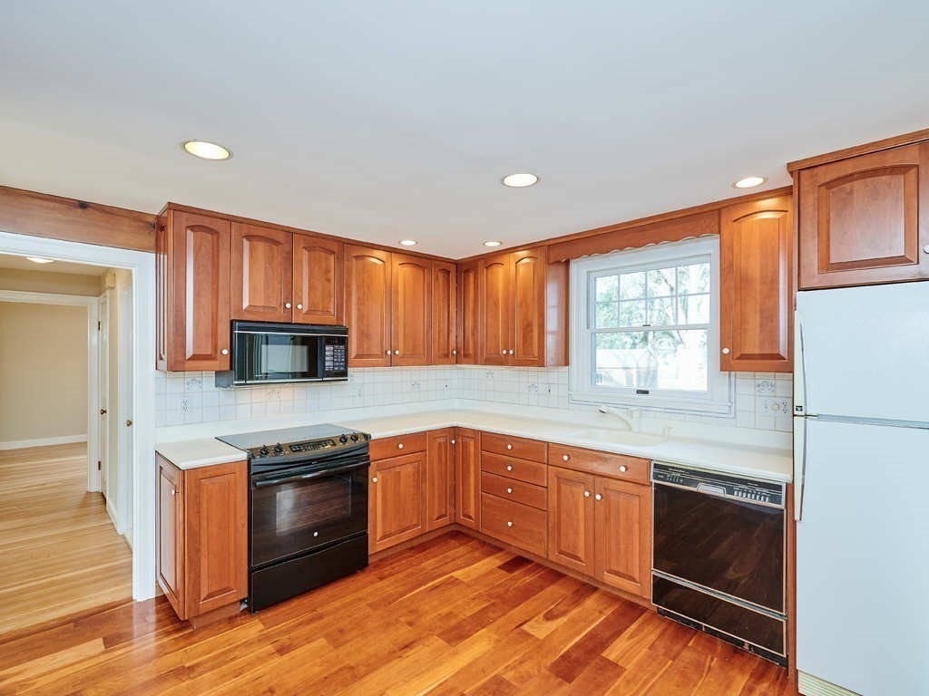 5 Gleason Road Bedford, MA 01730 - Photo 3 of 38 Gallery Image 3