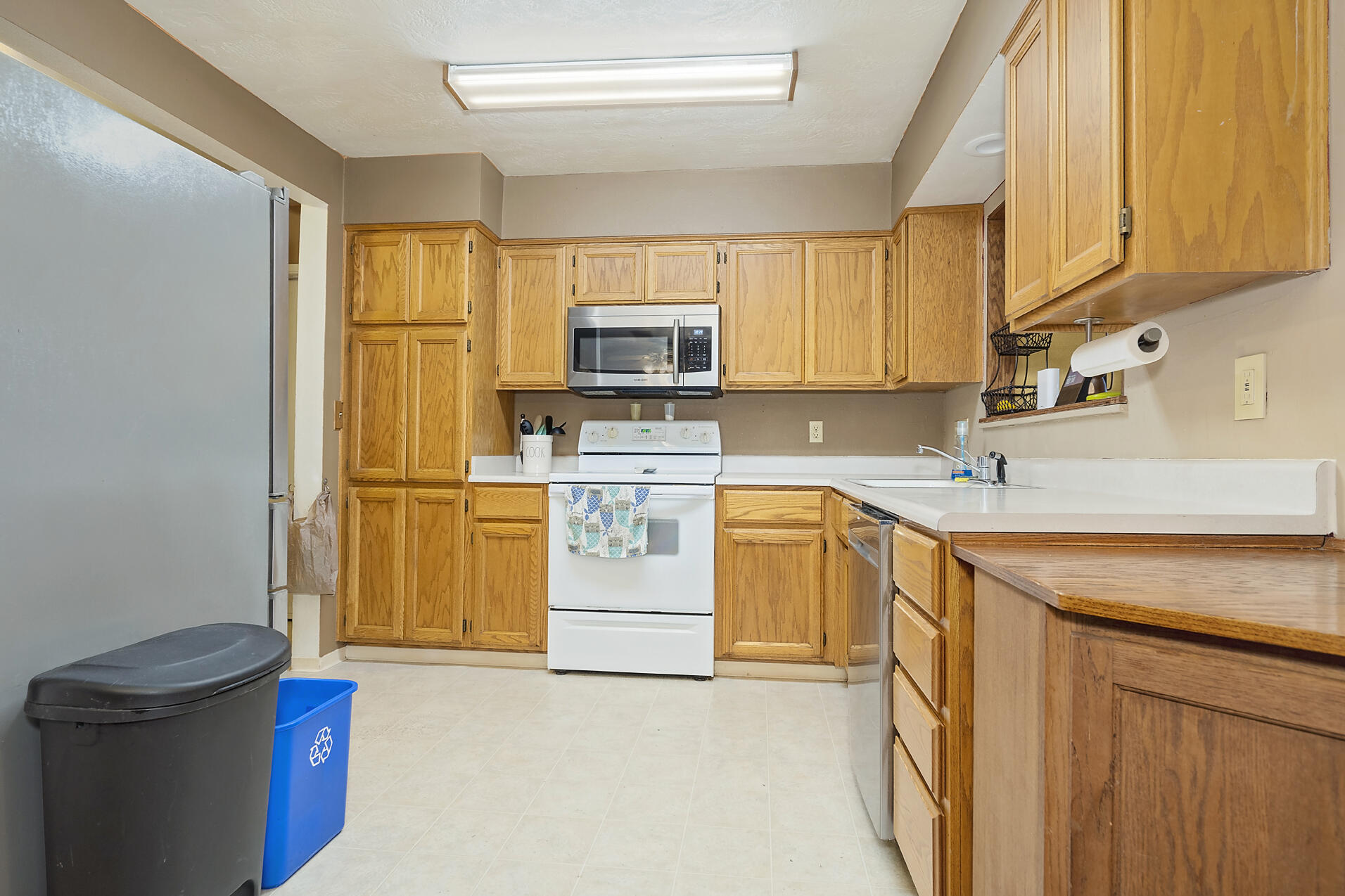 1856 Roberts Road Medford, OR 97504 - Photo 5 of 22 Roberts009 copy