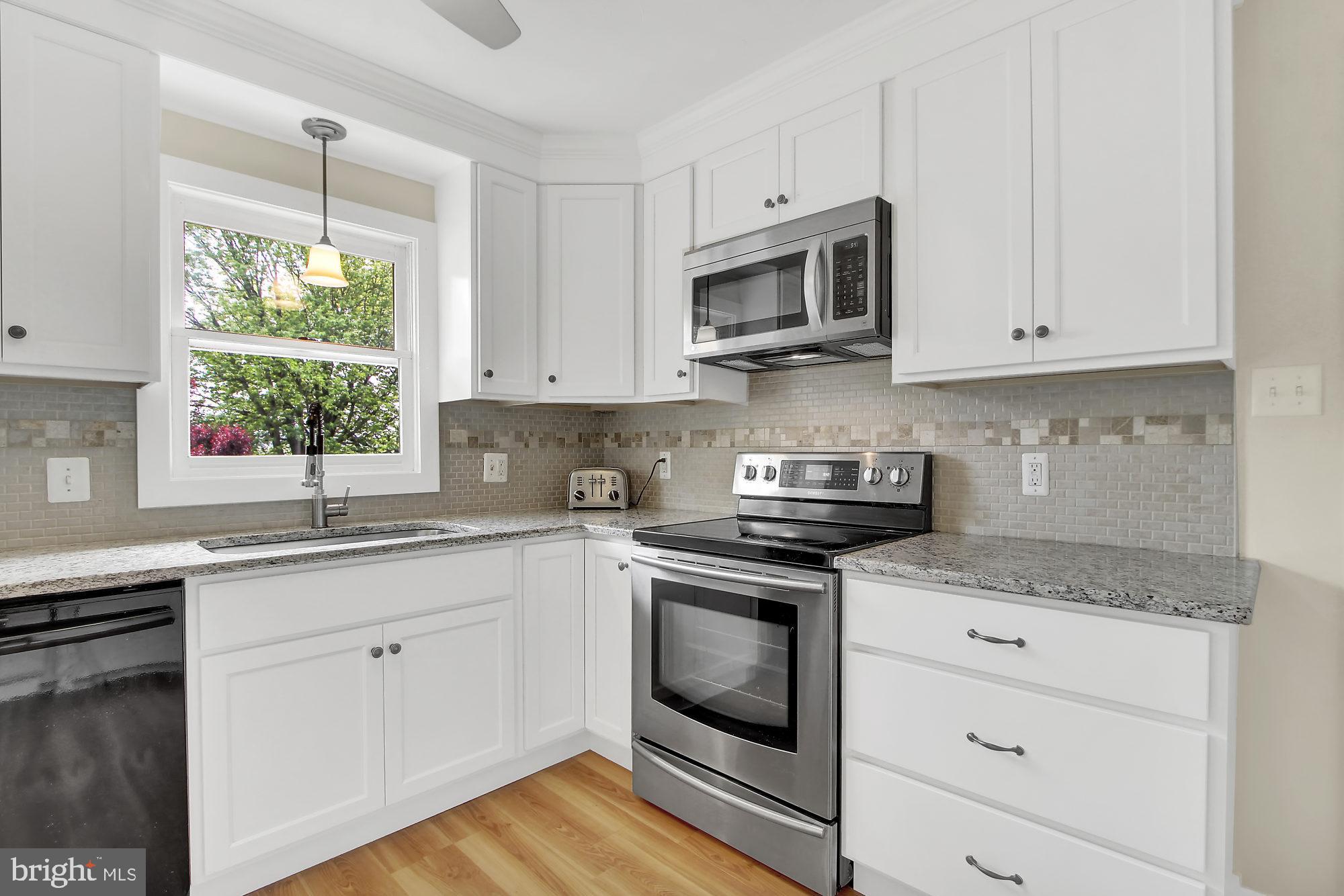 194 Sugarboot Lane Hanover, PA 17331 - Photo 11 of 27 A full complement of appliances included
