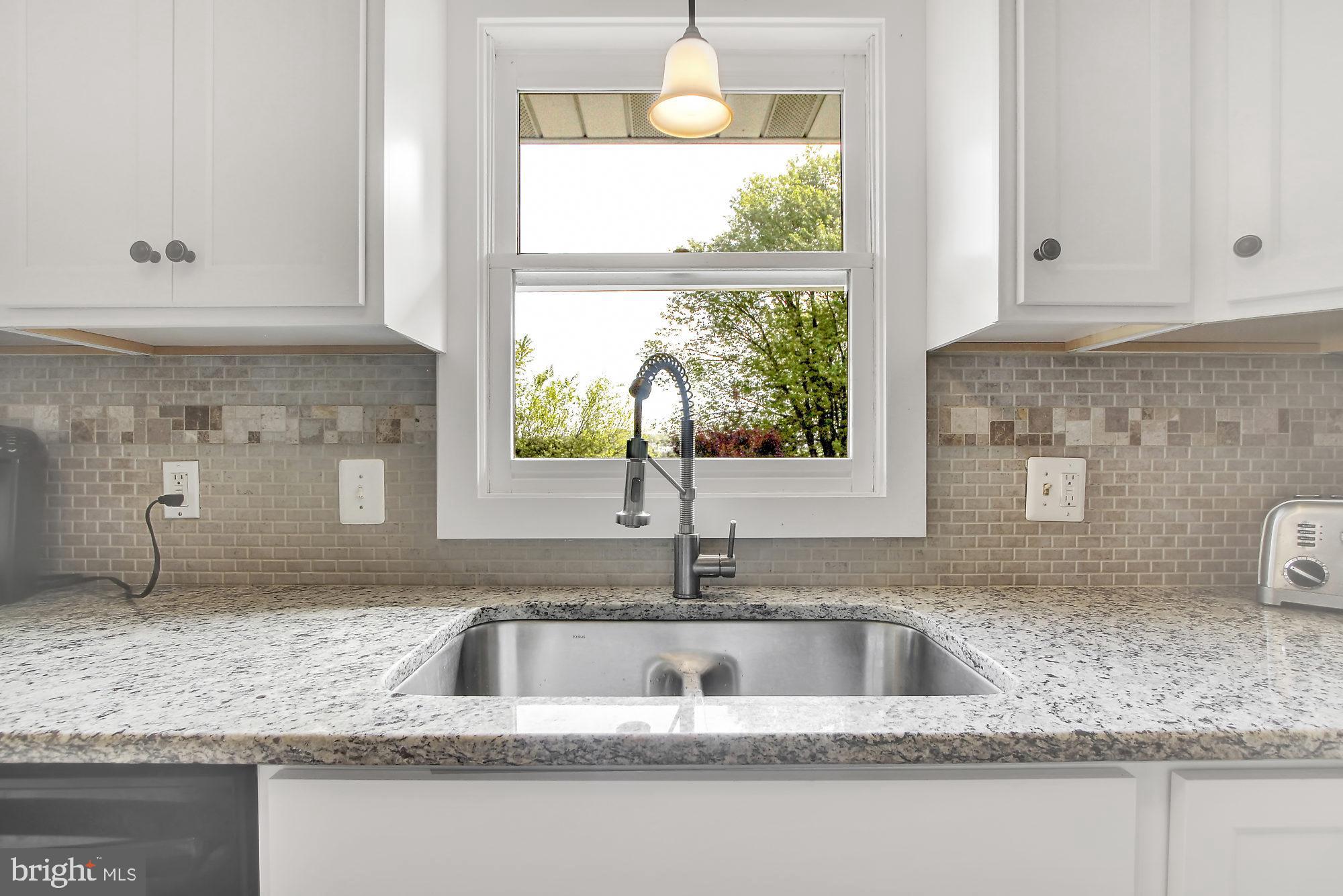 194 Sugarboot Lane Hanover, PA 17331 - Photo 12 of 27 Custom backsplash
