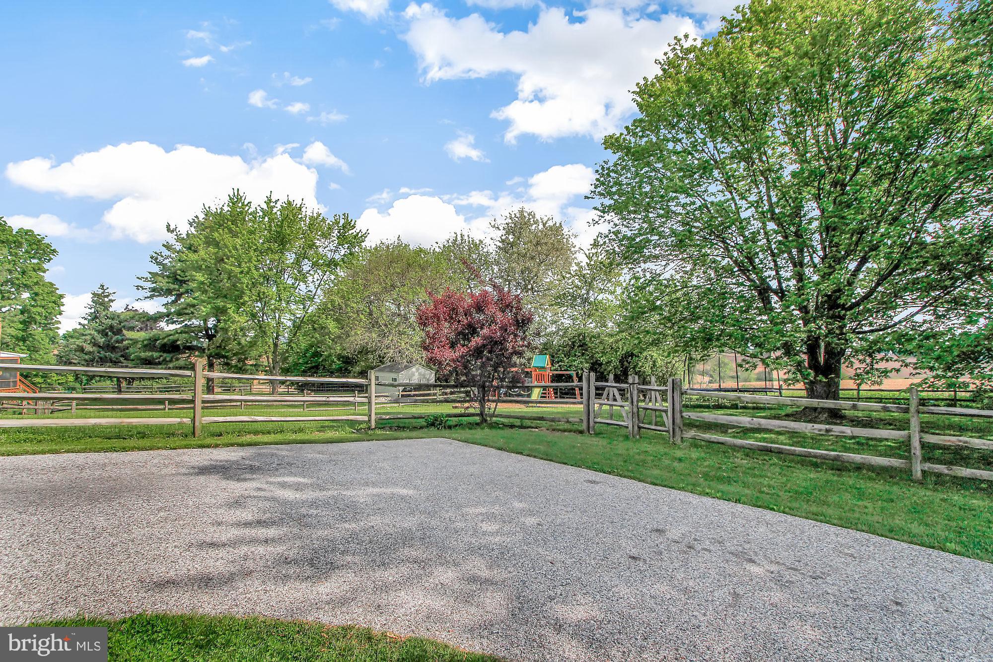194 Sugarboot Lane Hanover, PA 17331 - Photo 25 of 27 Driveway parking