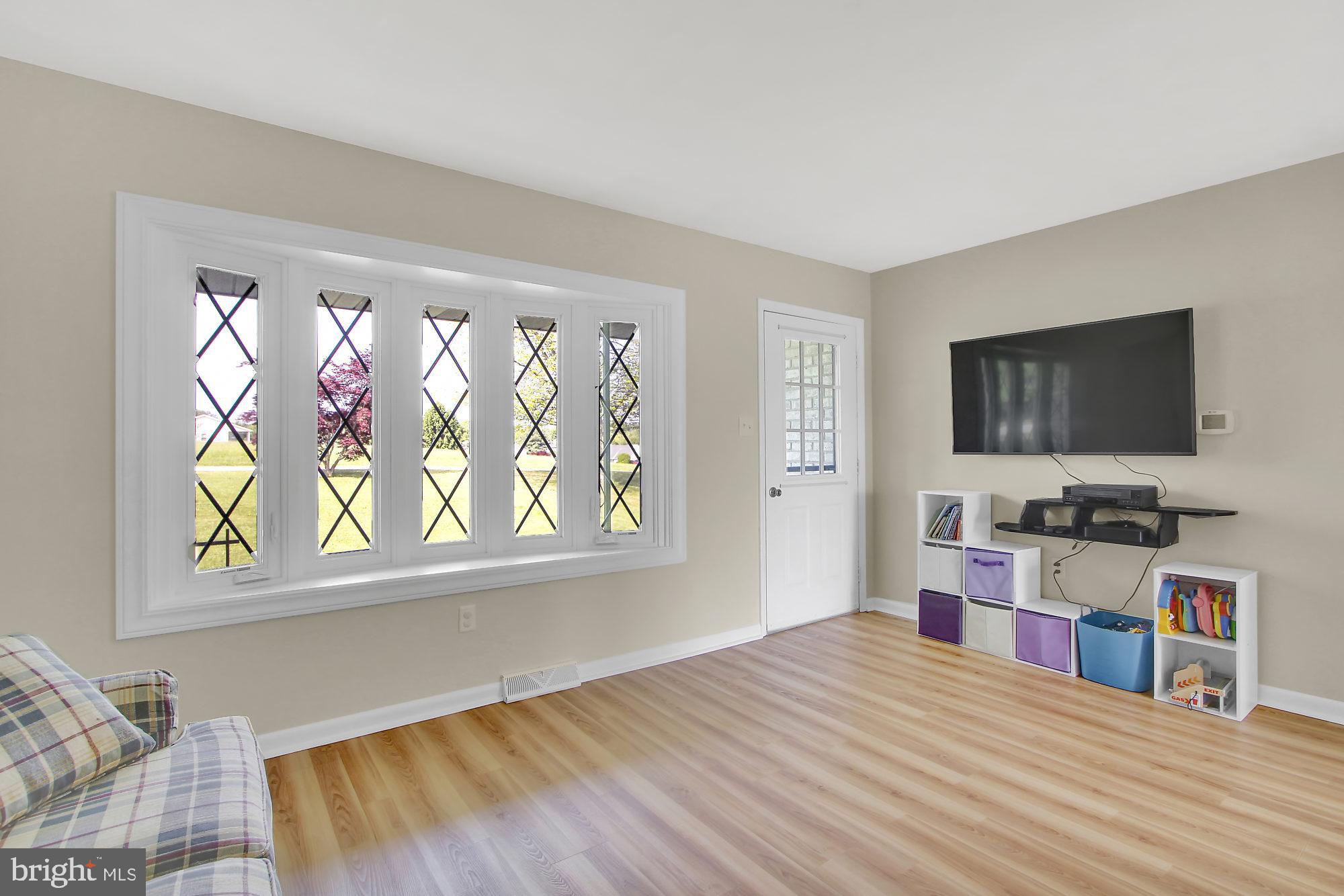 194 Sugarboot Lane Hanover, PA 17331 - Photo 4 of 27 Living Room featuring newer bay window