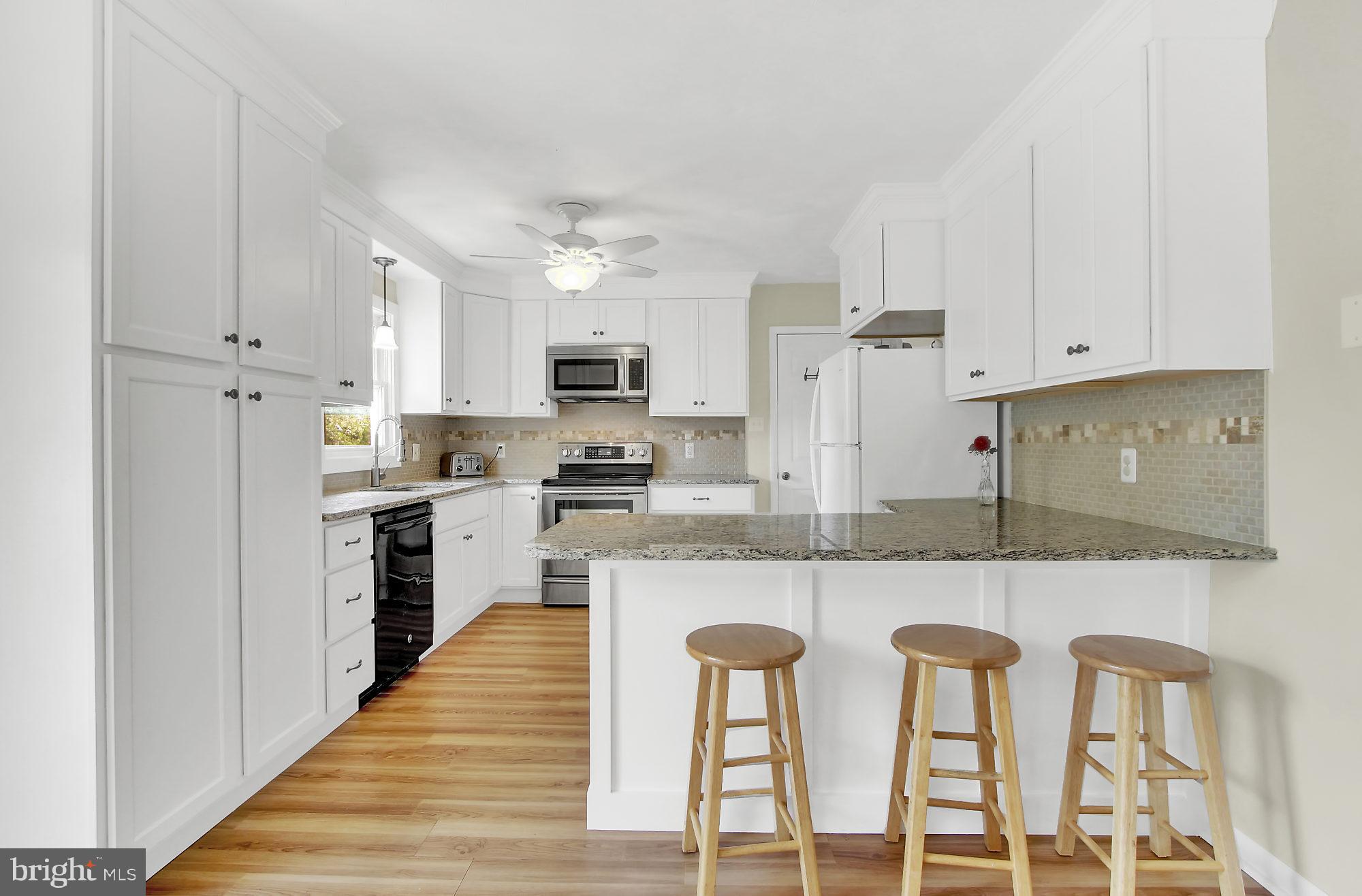194 Sugarboot Lane Hanover, PA 17331 - Photo 7 of 27 Breakfast bar