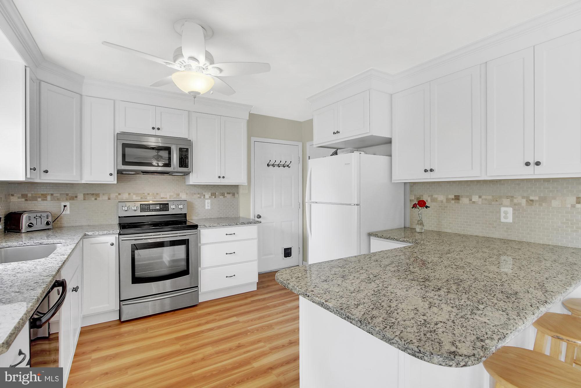 194 Sugarboot Lane Hanover, PA 17331 - Photo 8 of 27 All new kitchen with granite countertops