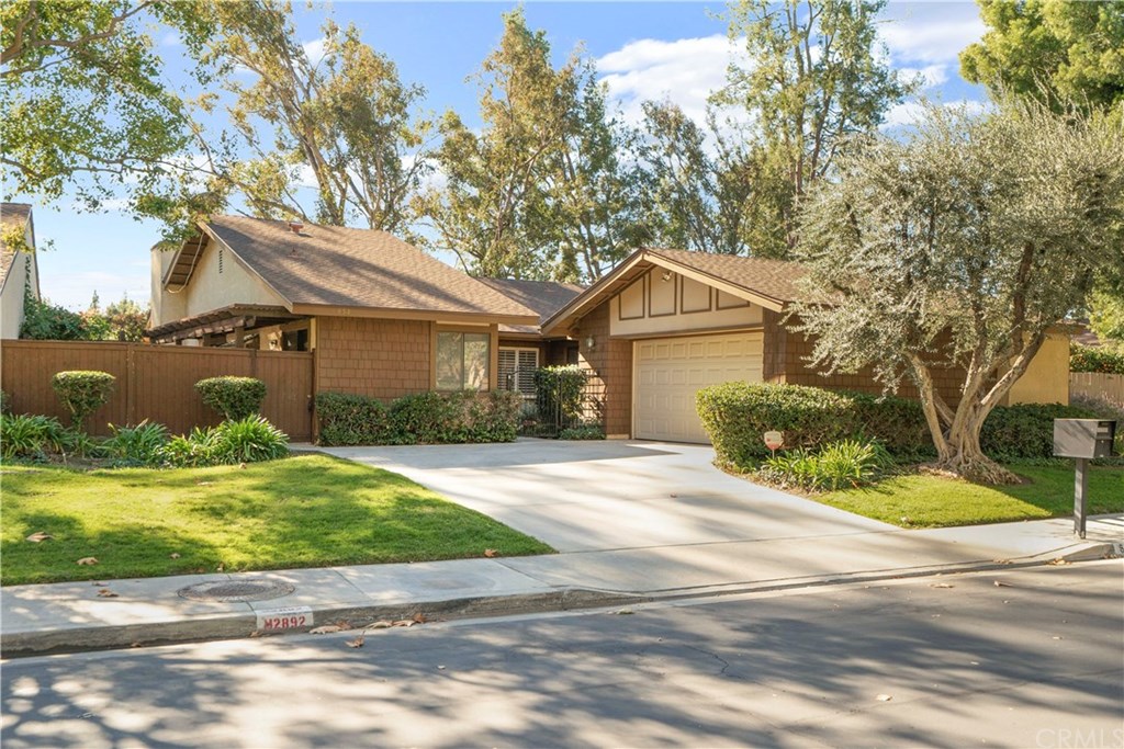 654 Vía La Paloma Riverside, CA 92507 - Photo 1 of 1