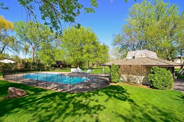 $325,000 | 1150 Black Oaks Lane North, Plymouth, MN 55447