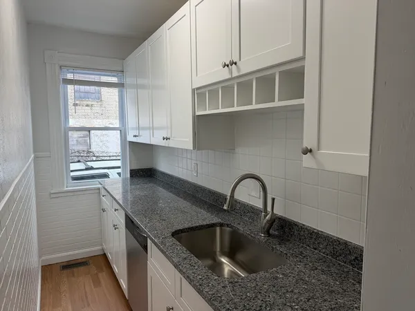$2,200 | 10 Acton Street, Unit 1, Worcester, MA 01604