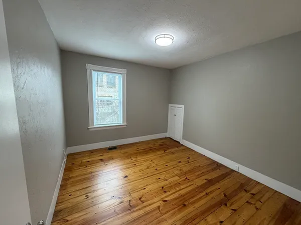 $2,200 | 10 Acton Street, Unit 1, Worcester, MA 01604