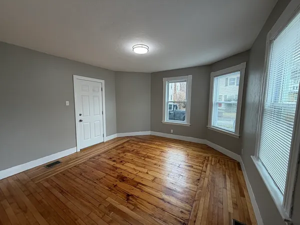 $2,200 | 10 Acton Street, Unit 1, Worcester, MA 01604