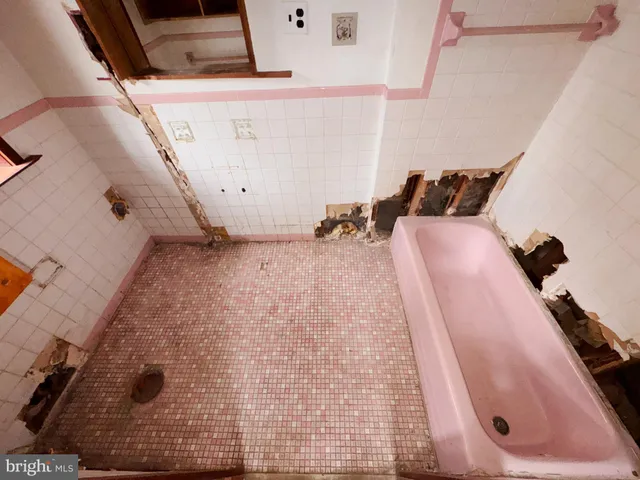 $209,900 | 4420 Rosemont Avenue, Drexel Hill, PA 19026