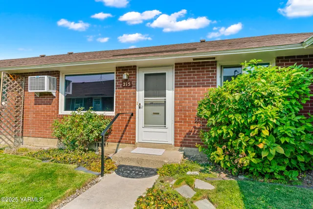 $150,000 | 215 North 42nd Avenue, Yakima, WA 98908